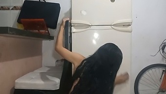 My Stepsister'S Sexual Desires Were Satisfied By Me Offering Her My Cock To Suck On
